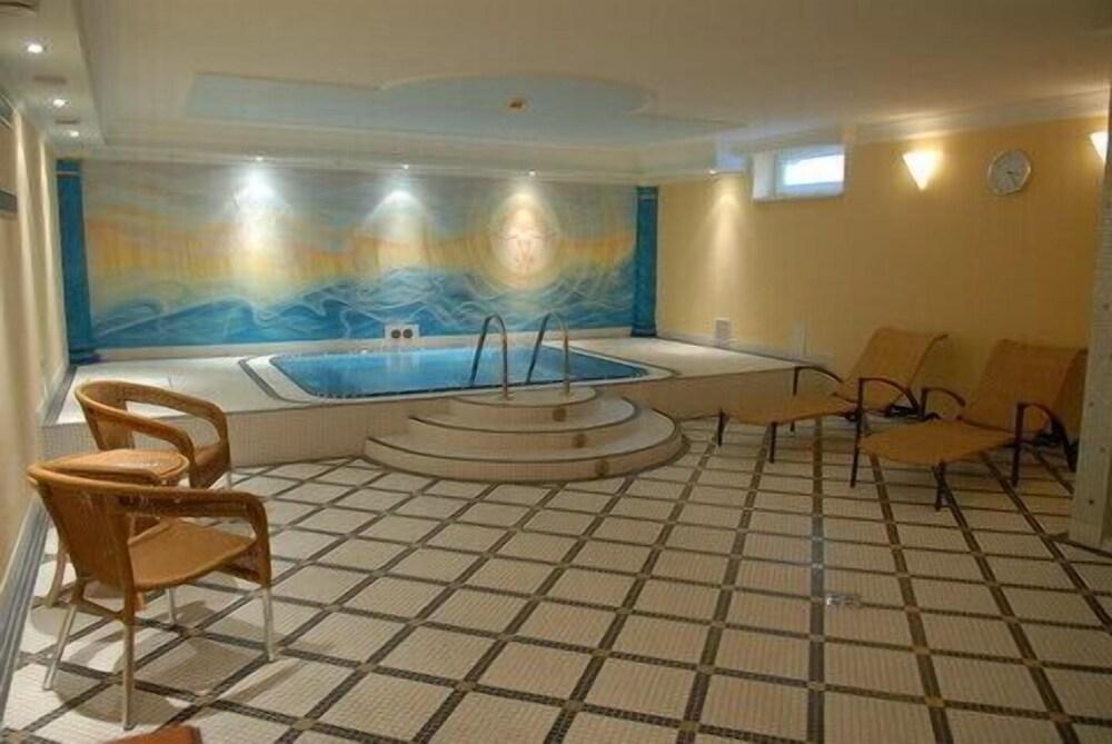 Hotel Tilia ペジノク エクステリア 写真